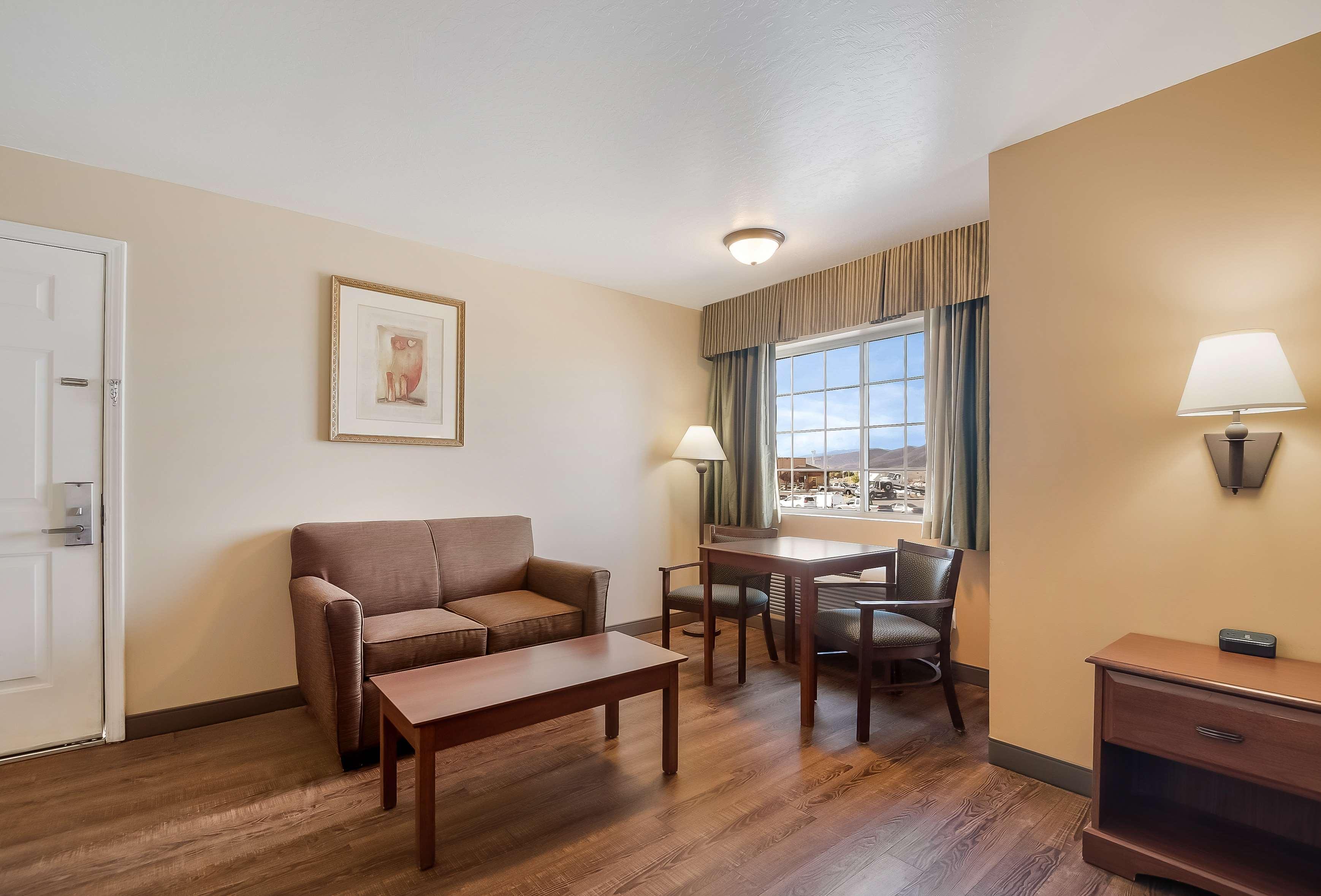 Surestay Hotel By Best Western Фърнли Екстериор снимка